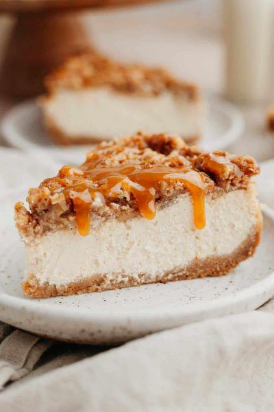 VEGAN APPLE COBBLER CHEESECAKE