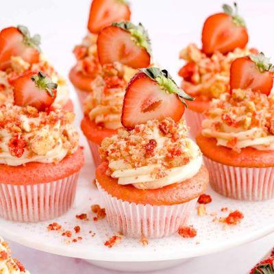 JUMBO VEGAN STRAWBERRY CRUNCH CUPCAKE
