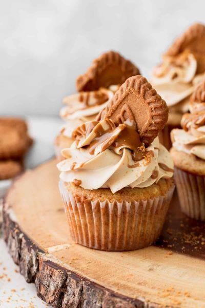 JUMBO VEGAN LOTUS BISCOFF CUPCAKE
