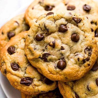 VEGAN CHOCOLATE CHIP COOKIE