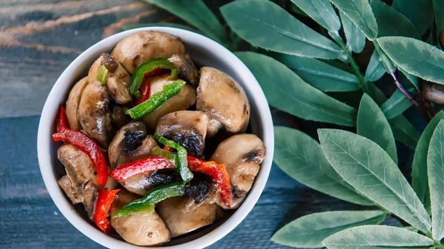 MUSHROOM SALAD